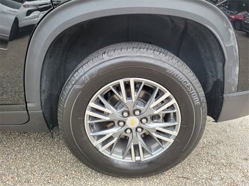 Used 2025 Chevrolet Traverse LT image 18