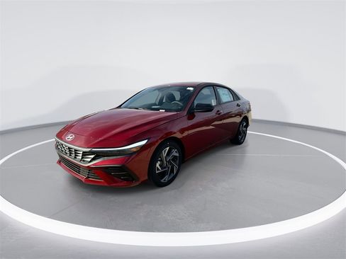 New 2025 Hyundai Elantra SEL image 3