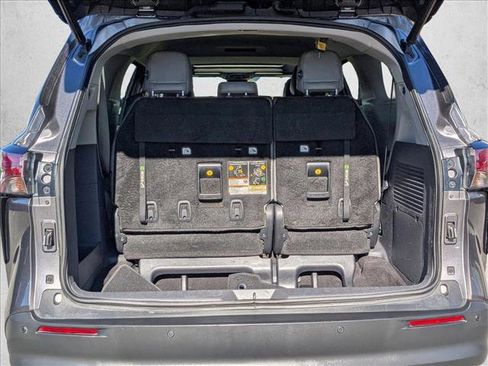 Used 2021 Toyota Sienna XLE image 7