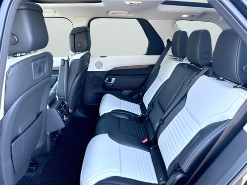 Certified 2025 Land Rover Discovery Dynamic SE AWD/4WD image 32