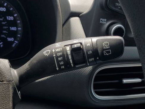 Used 2018 Hyundai Kona SE FWD image 19