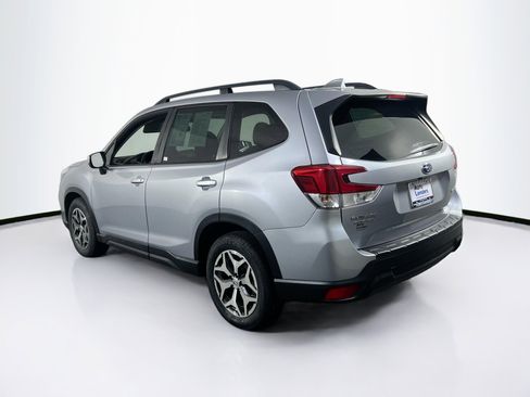 Used 2020 Subaru Forester Premium image 7