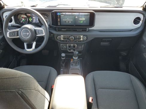 Used 2025 Jeep Wrangler Unlimited Sahara AWD/4WD image 11