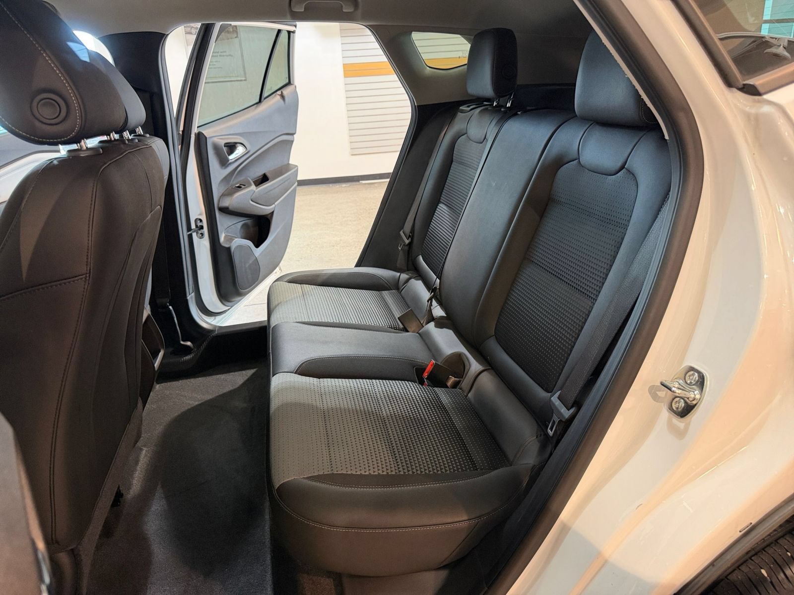 Used 2025 Chevrolet Trax LT w/ LT Convenience Package FWD image 37