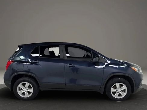 Used 2018 Chevrolet Trax LS w/ LPO, Protection Package AWD/4WD image 6