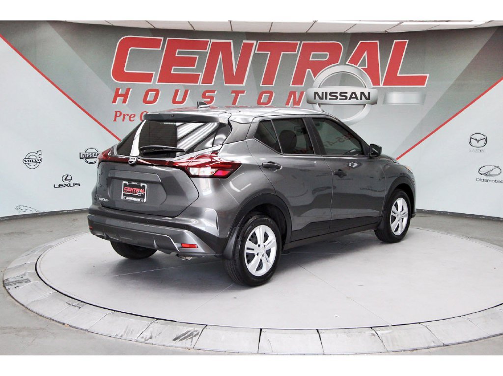 Certified 2025 Nissan Kicks Play S FWD image 4