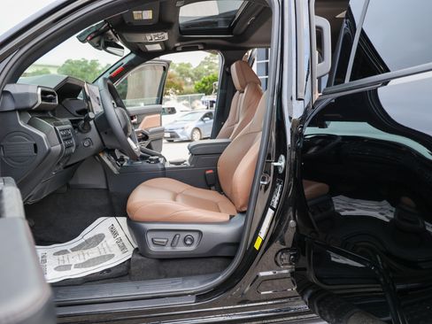 Used 2025 Toyota 4Runner Limited AWD/4WD image 34