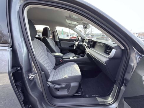 Used 2025 Volkswagen Tiguan S image 18