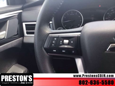 Used 2025 Mitsubishi Outlander AWD image 13