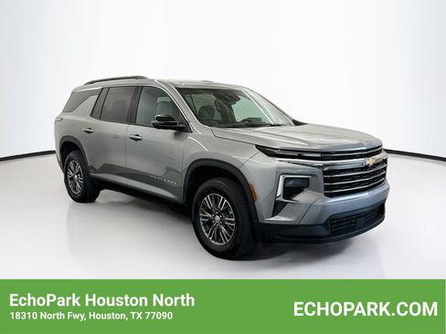 Used 2026 Chevrolet Traverse LT w/ Driver Confidence Package FWD image 1