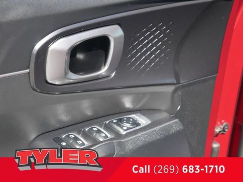 Used 2022 Kia Sorento LX AWD/4WD image 18