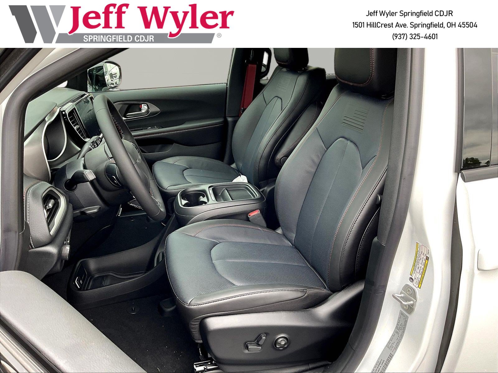 New 2027 Chrysler Pacifica Select FWD image 18