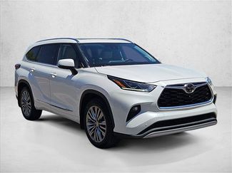 Used 2021 Toyota Highlander Platinum AWD/4WD video 3