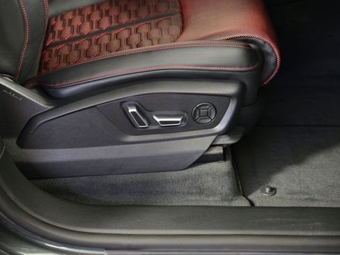 New 2026 Audi RS Q8 performance image 10