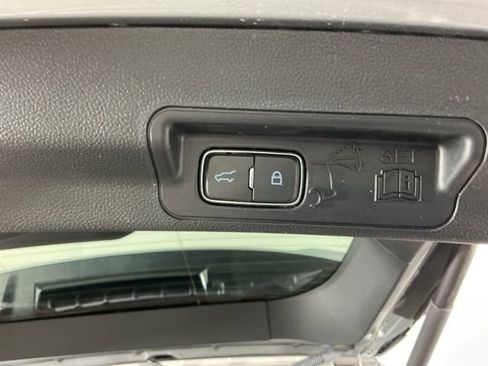Used 2023 Ford Explorer Limited AWD/4WD image 25