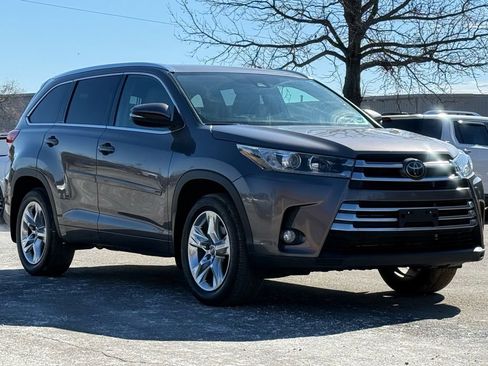 Used 2018 Toyota Highlander Limited w/ Protection Package #3 image 7