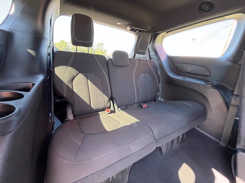 Used 2024 Chrysler Pacifica Touring FWD image 32