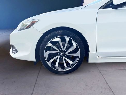 Used 2018 Acura ILX w/ Special Edition Package FWD image 9