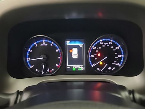Used 2018 Toyota RAV4 XLE w/ Plus Extra Value Package FWD image 28