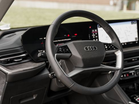 Certified 2025 Audi Q5 Premium AWD/4WD image 10