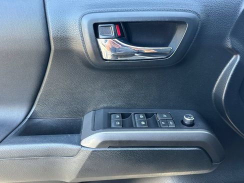 Used 2016 Toyota Tacoma TRD Sport w/ Towing Package RWD image 12