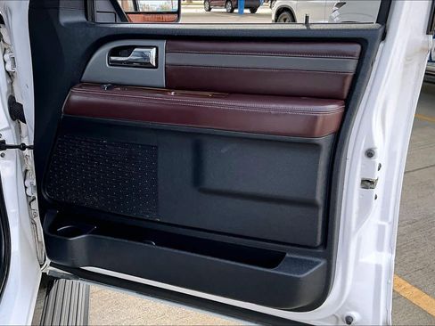 Used 2015 Ford Expedition Platinum image 23