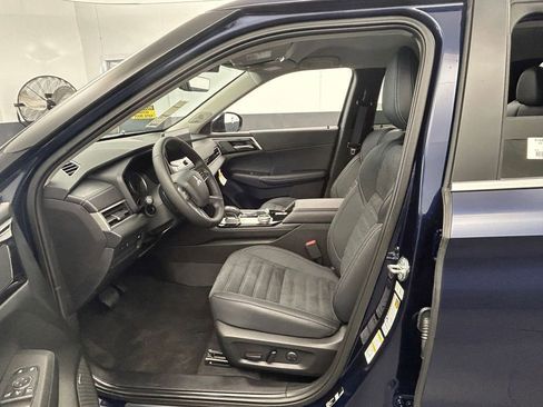 New 2026 Mitsubishi Outlander SE image 12