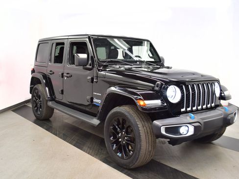 Used 2022 Jeep Wrangler Unlimited Sahara image 2
