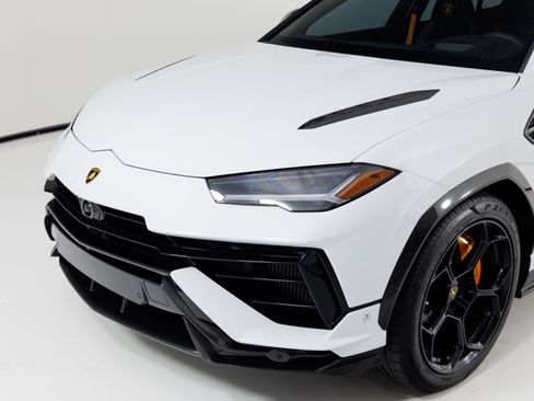 Used 2024 Lamborghini Urus Performante AWD/4WD image 70