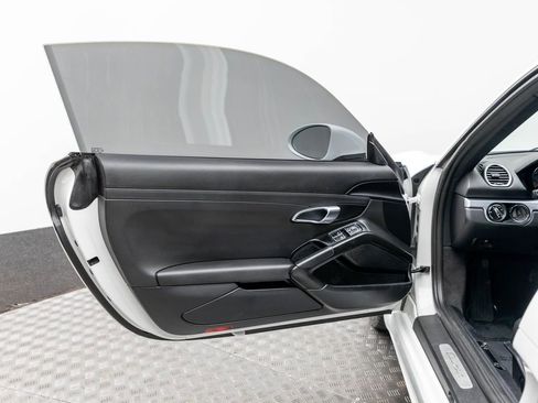Used 2018 Porsche 718 Cayman image 10