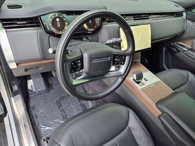 Used 2025 Land Rover Range Rover SE AWD/4WD image 10