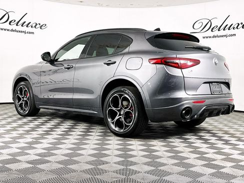 Used 2022 Alfa Romeo Stelvio Veloce image 4