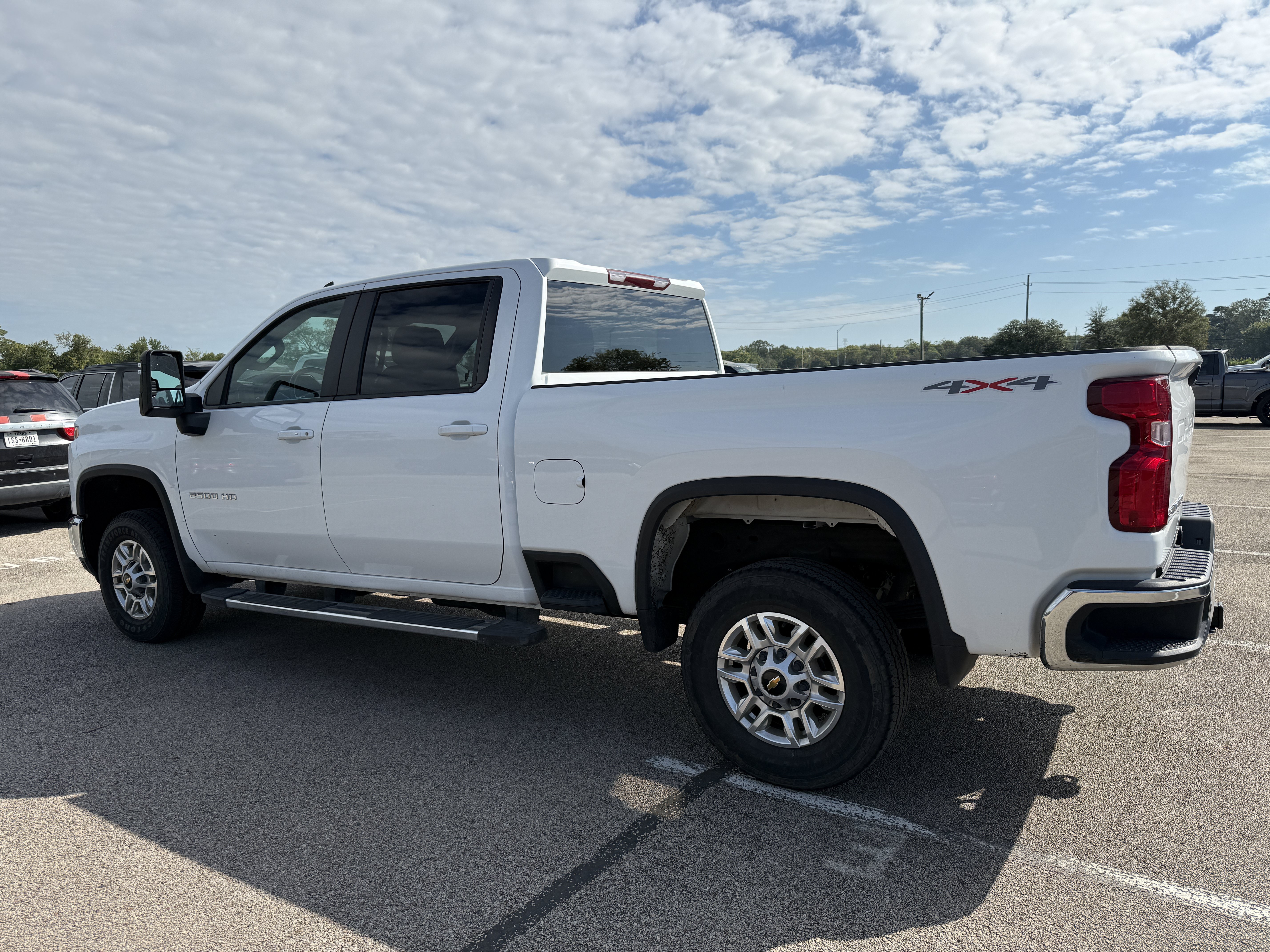 Used 2025 Chevrolet Silverado 2500 LT w/ Convenience Package AWD/4WD image 3
