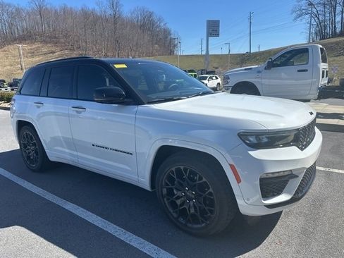 Used 2025 Jeep Grand Cherokee Summit image 6