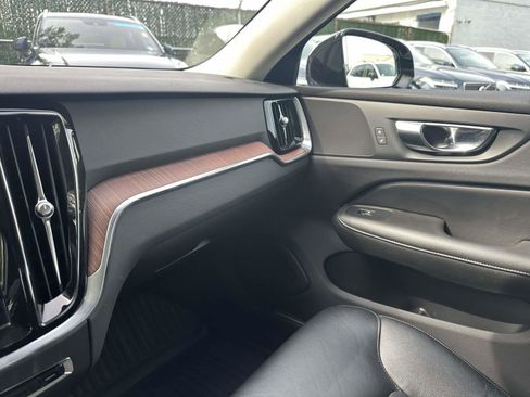 Certified 2022 Volvo S60 B5 Momentum w/ Premium Package image 30