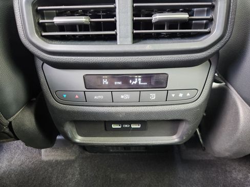 Certified 2023 Honda Pilot Touring image 24