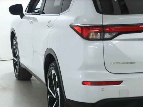 Used 2024 Mitsubishi Outlander SE image 42