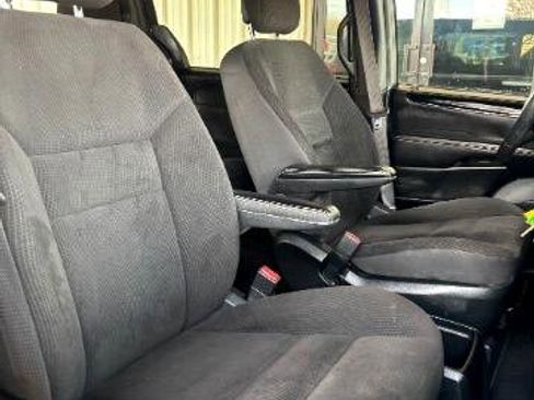Used 2018 Dodge Grand Caravan SE image 11