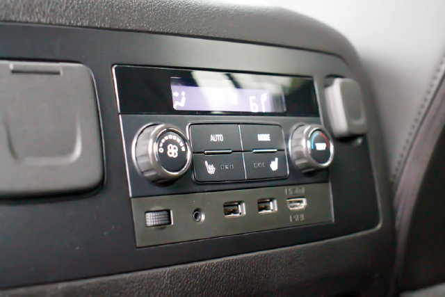 Used 2018 GMC Yukon Denali w/ Denali Ultimate Package AWD/4WD image 35