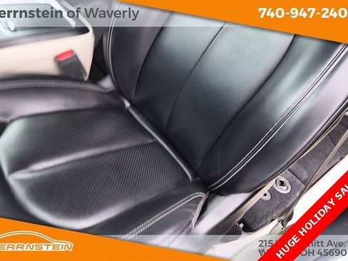 Used 2023 Chrysler Pacifica Touring-L image 24