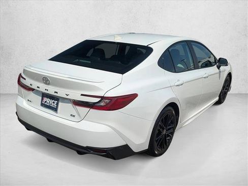 Used 2025 Toyota Camry SE FWD image 5