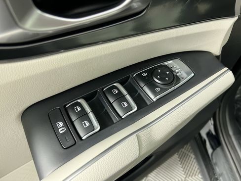 Certified 2025 Kia Sorento EX w/ Panoramic Sunroof Package image 14