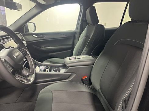 New 2025 Jeep Grand Cherokee Laredo image 8