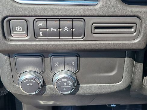 Used 2024 GMC Yukon XL SLT image 27