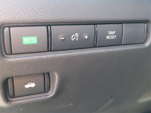 Certified 2022 Nissan Sentra SV image 30