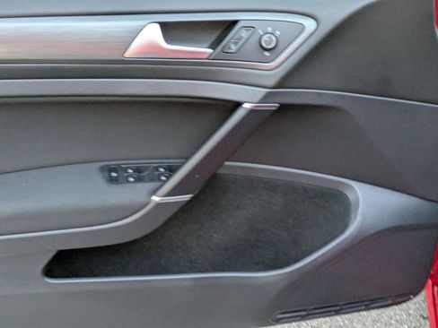 Used 2019 Volkswagen Golf S w/ Driver Assistance Package image 13