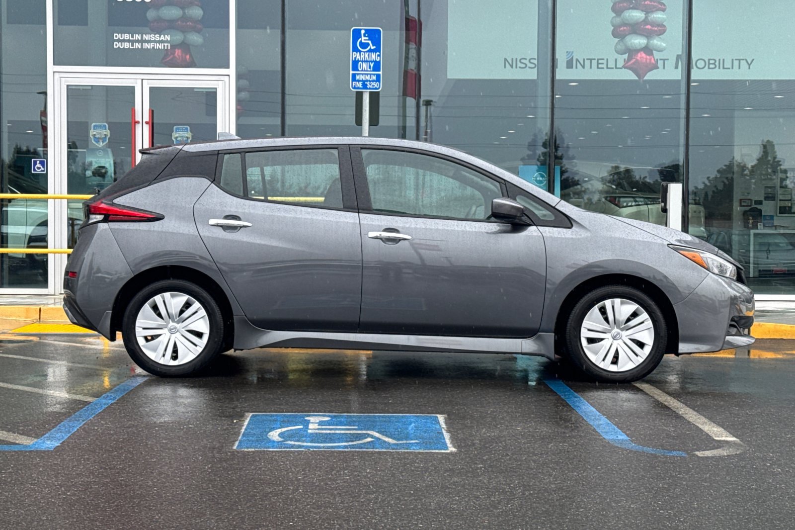 Used 2025 Nissan Leaf S FWD image 3