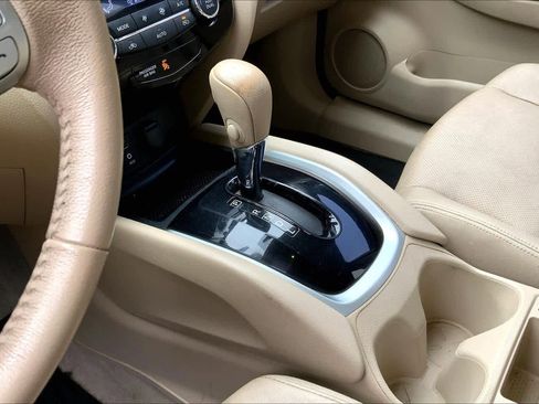 Used 2015 Nissan Rogue SL w/ SL Premium Package image 16