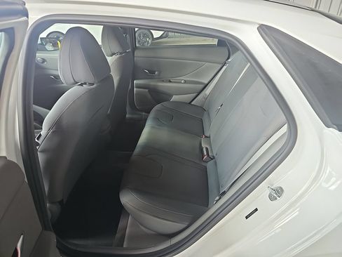 Certified 2023 Hyundai Elantra SE FWD image 13
