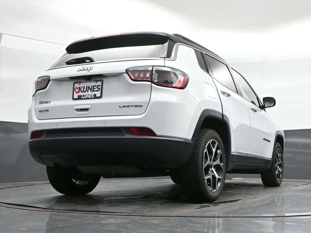 Used 2025 Jeep Compass Limited AWD/4WD image 39